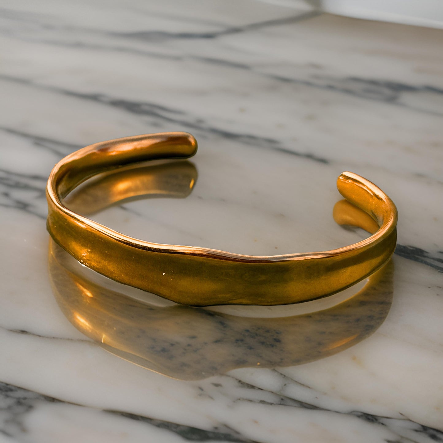 La Plage - Beautiful Bangle in Gold